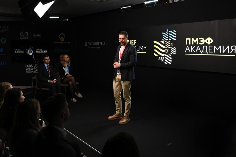 Новые лидеры будущего на ПМЭФ 2024: Академия ПМЭФ» и «Точка Юниор»